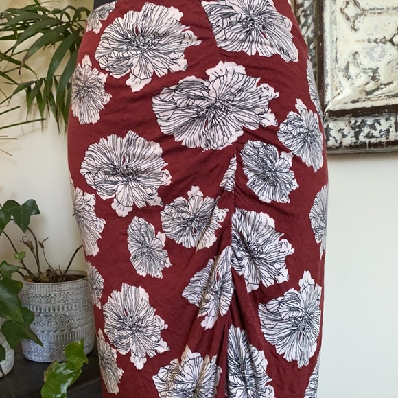 ✨NEW LIST✨Side Slit Ruched Floral Stretchy Skirt - Picture 4 of 8